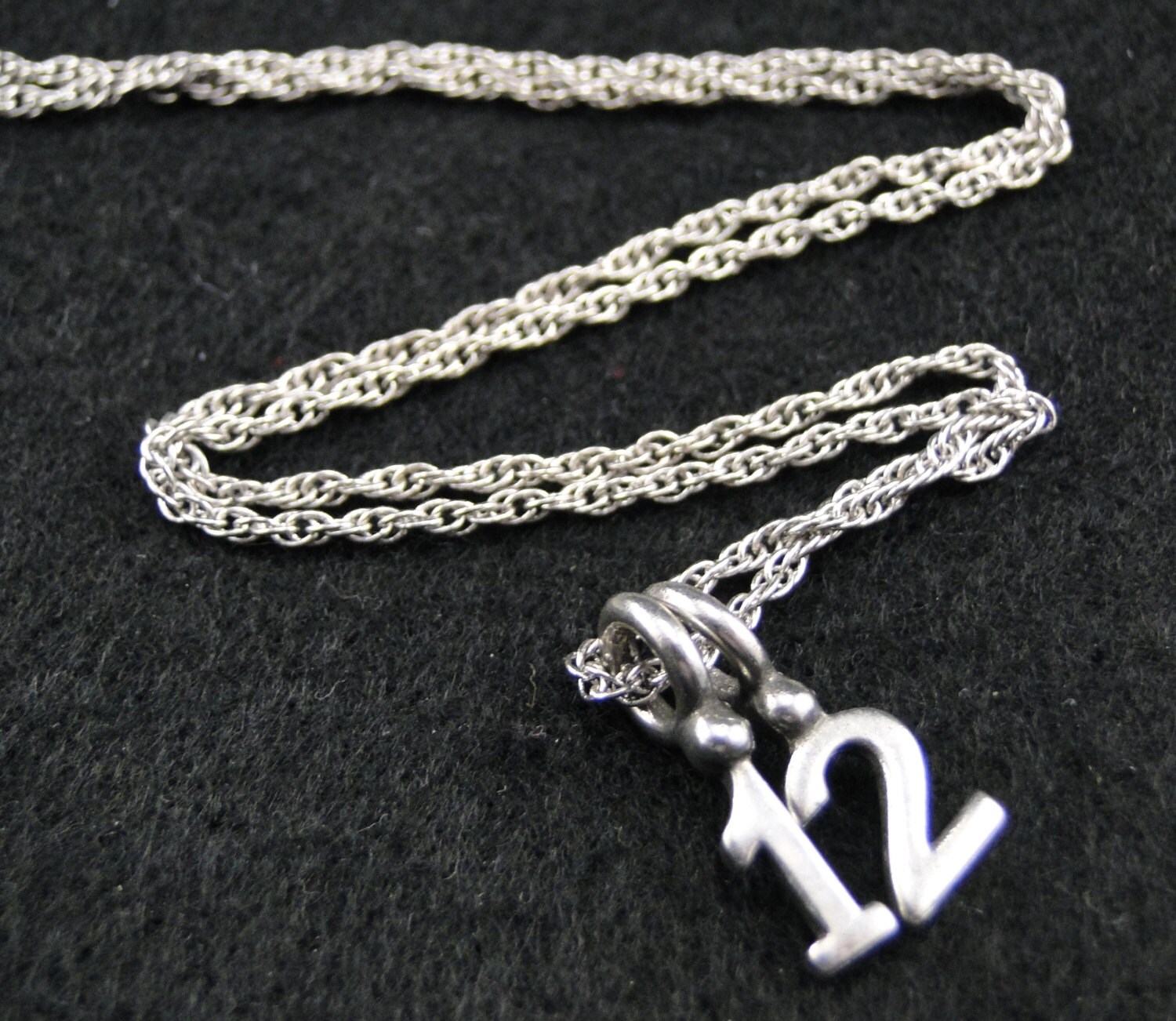 Jersey-Nummer-Halskette - Silber Vergoldet Charme Auf 18 Zoll Seil Kette Jersey-Nummer-Halskette - Silber Vergoldet Charme Auf 18 Zoll Seil Kette von RageDesignCompany
