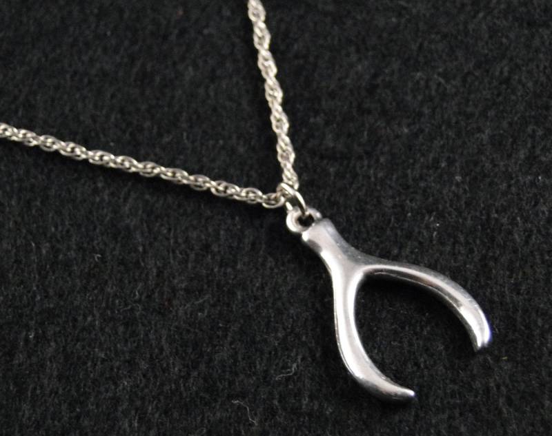 Wishbone Halskette - Versilbert Charm Auf 18-Zoll Silberseil Kette Wishbone Halskette - Versilbert Charm Auf 18-Zoll Silberseil Kette von RageDesignCompany
