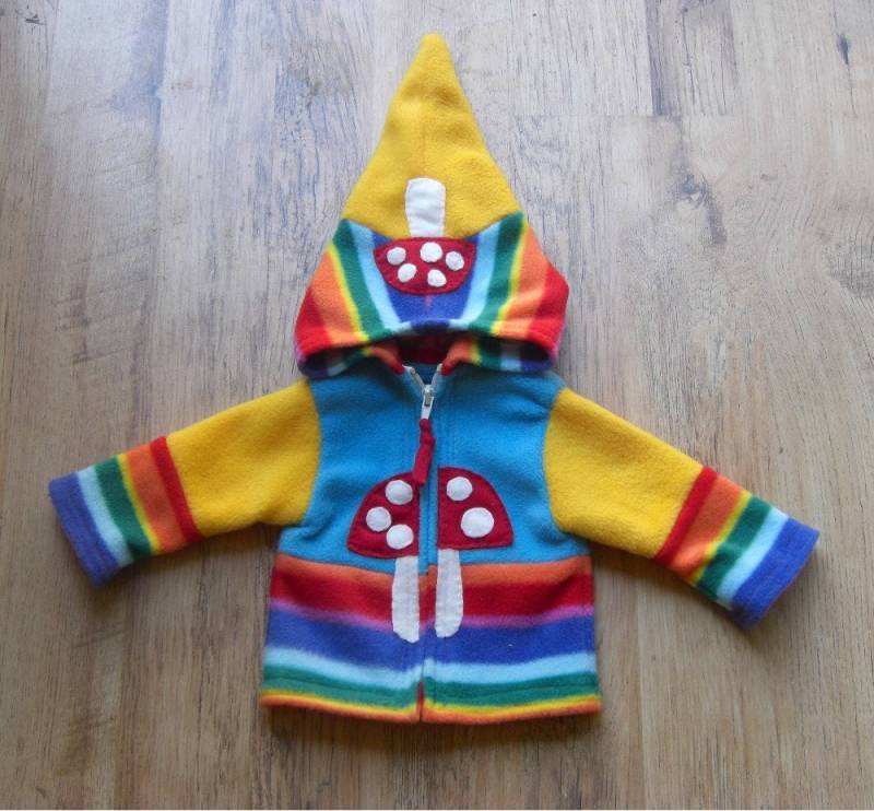 Baby Wichtel Hoodie - Regenbogen Fliegenpilz Baby Wichtel Hoodie - Regenbogen Fliegenpilz von RaggtaggPixie