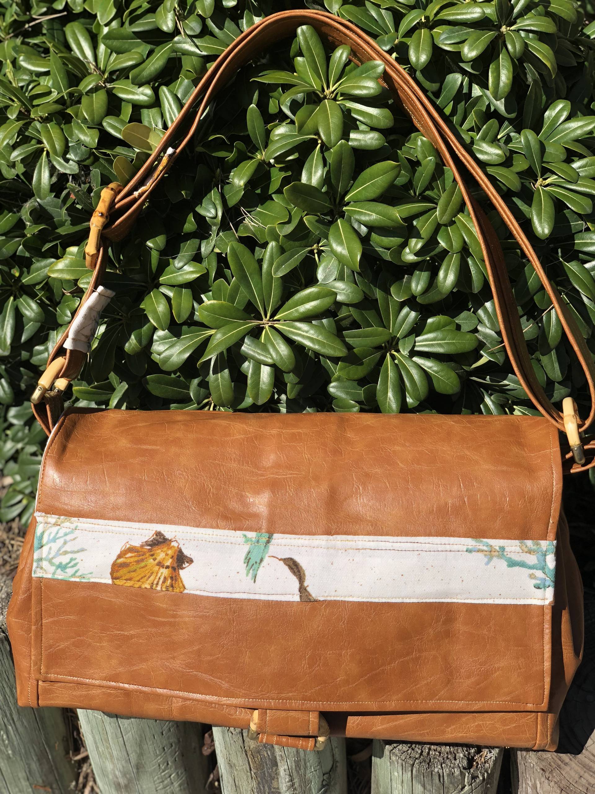 Coral Cross Body/Satchel Bag von RaglandsIslandTotes