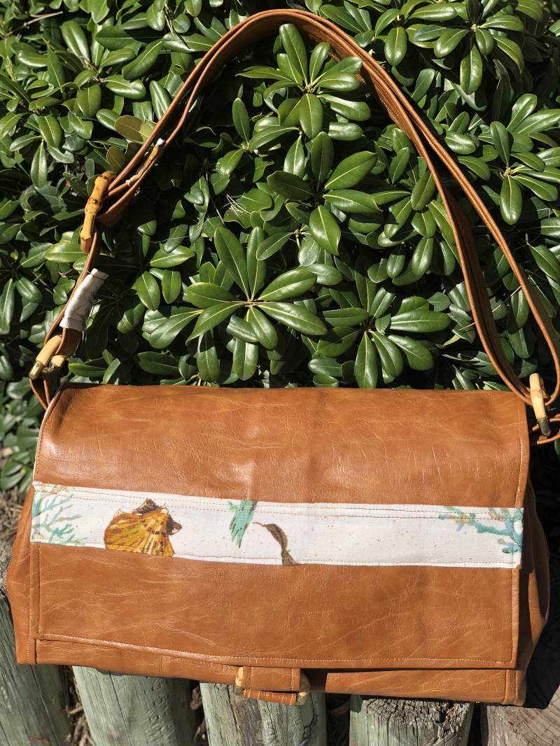 Coral Cross Body/Satchel Bag von RaglandsIslandTotes