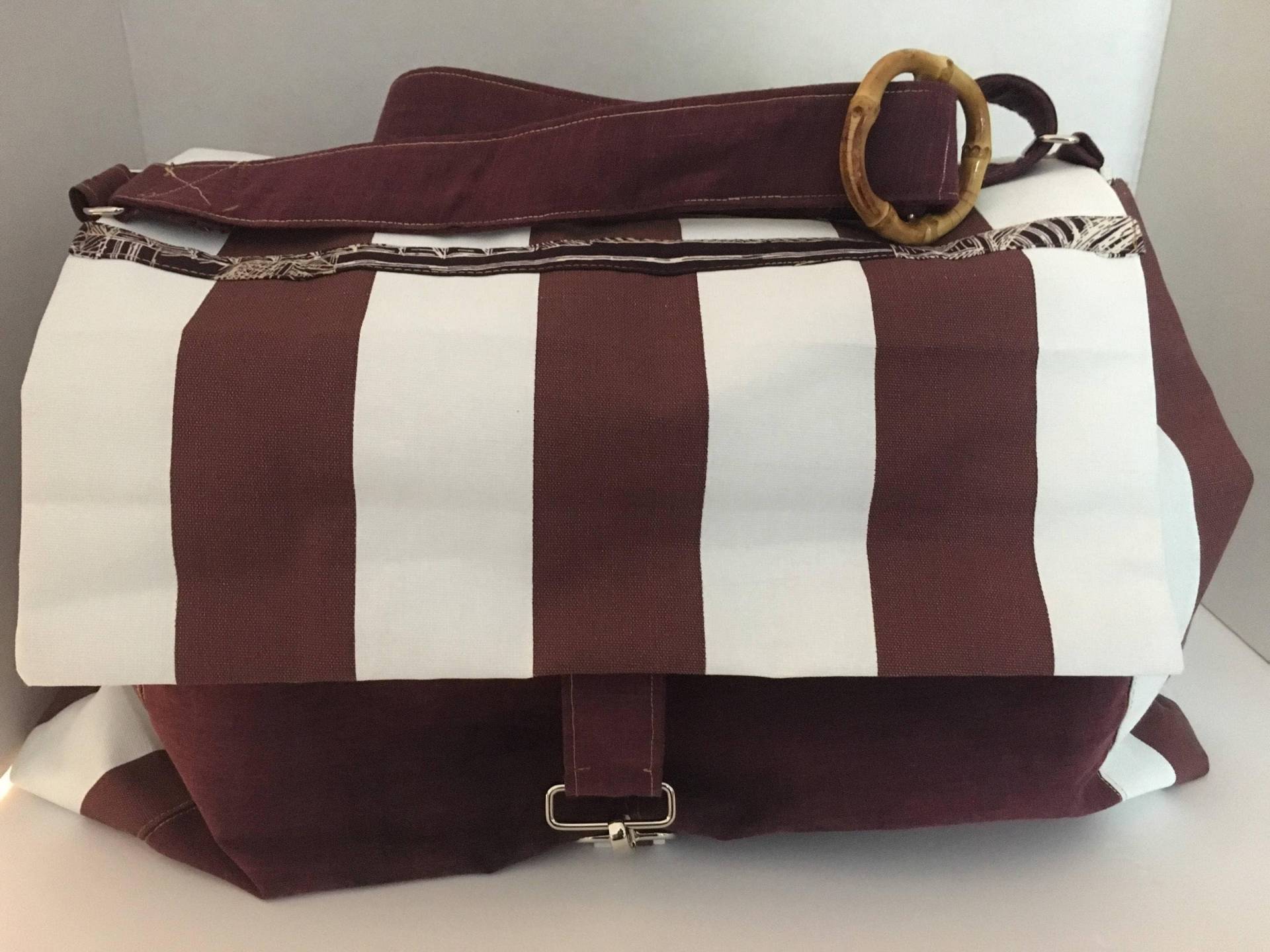 Die Gee Messenger Bag von RaglandsIslandTotes