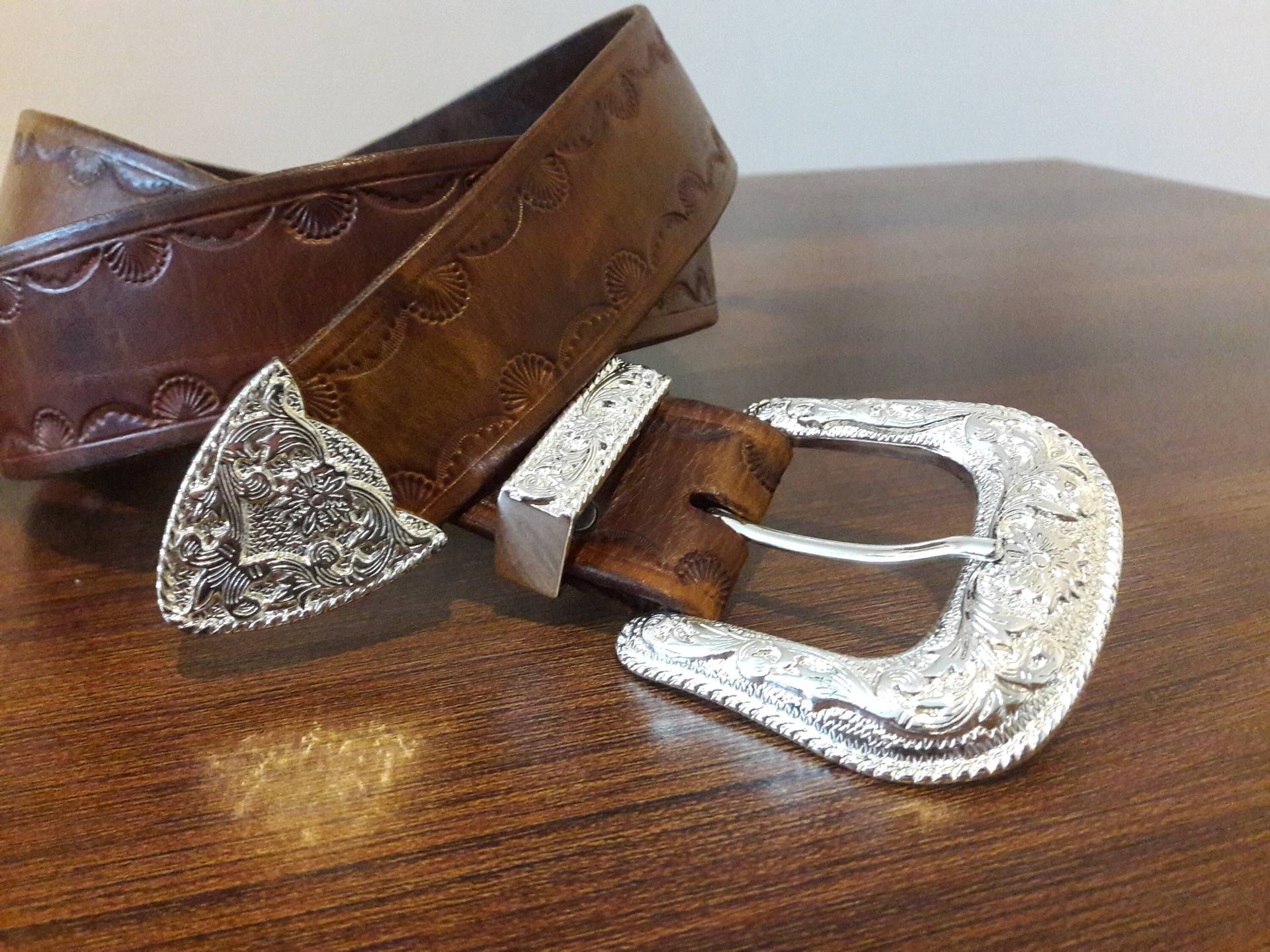 Ledergürtel Im Westernstil Ledergürtel Im Westernstil von RagnarokLeatherArt