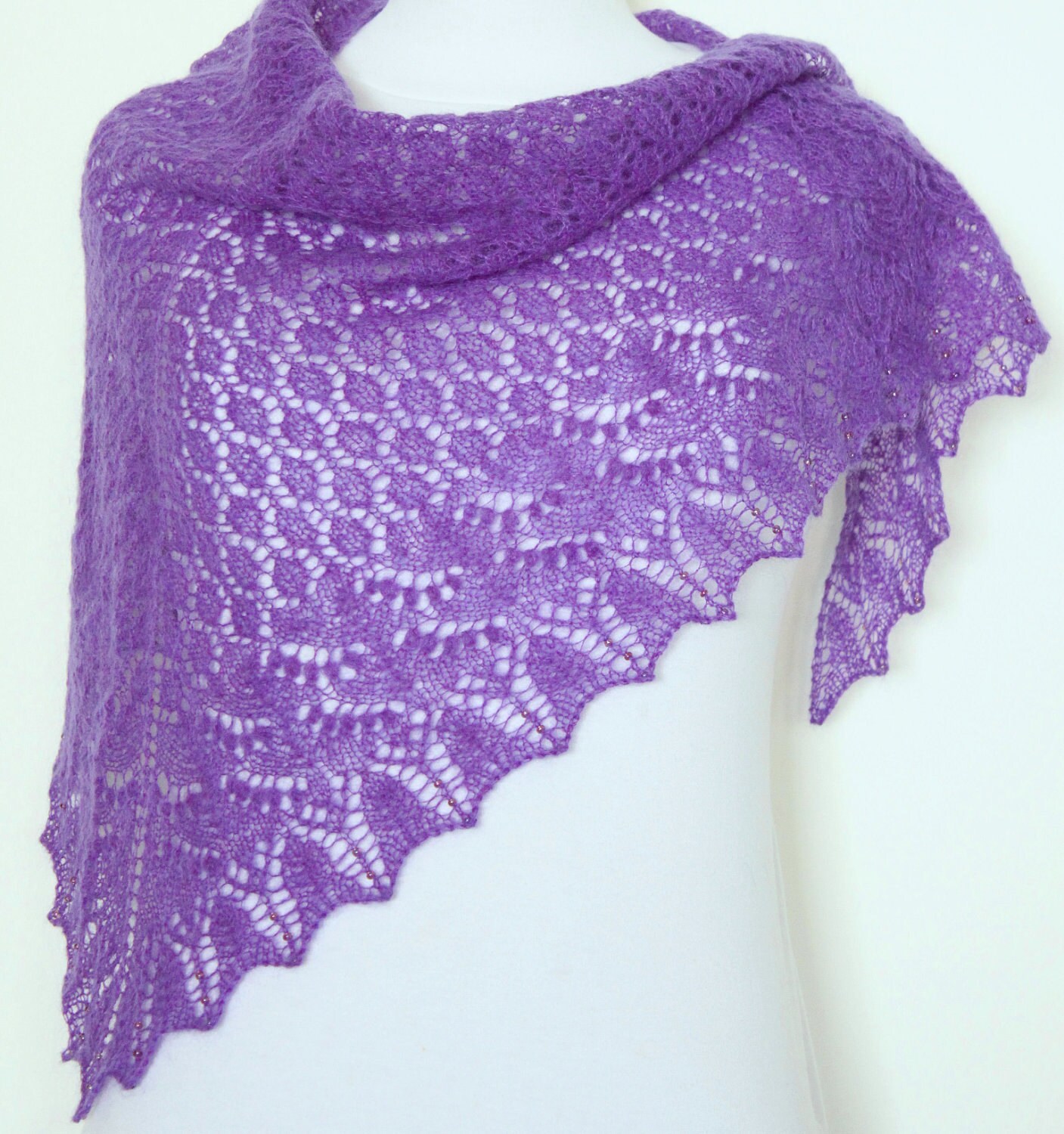 Lila Hand Stricken Perlen Spitze Schal Lila Hand Stricken Perlen Spitze Schal von RagsToRitz