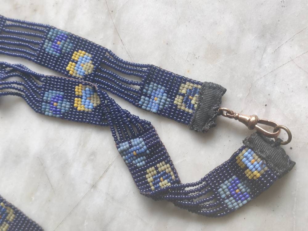 1920S Woven Blue Bead Necklace von Ragslinenandlace