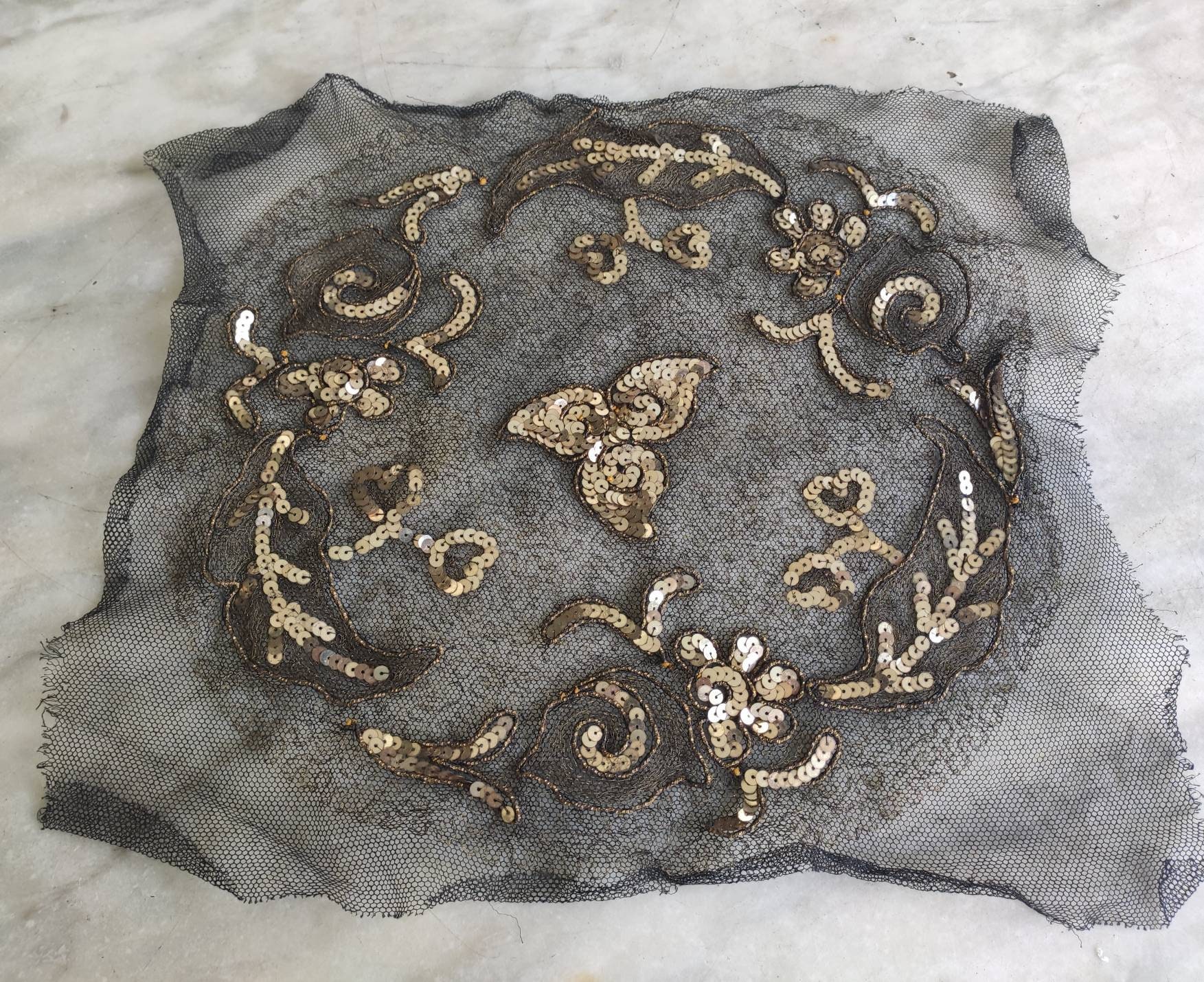 1940S Sequinned & Metal Embroidered Circle von Ragslinenandlace