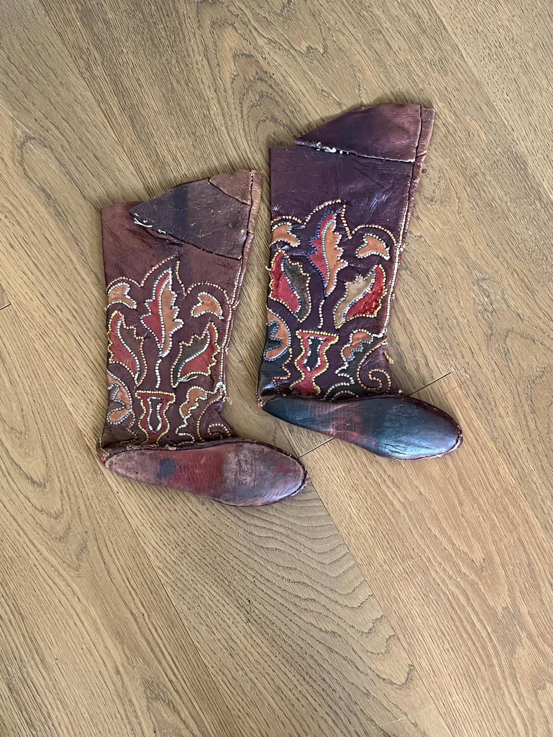Antique 19Th Century Child's Appliqué Leather Boots von Ragslinenandlace