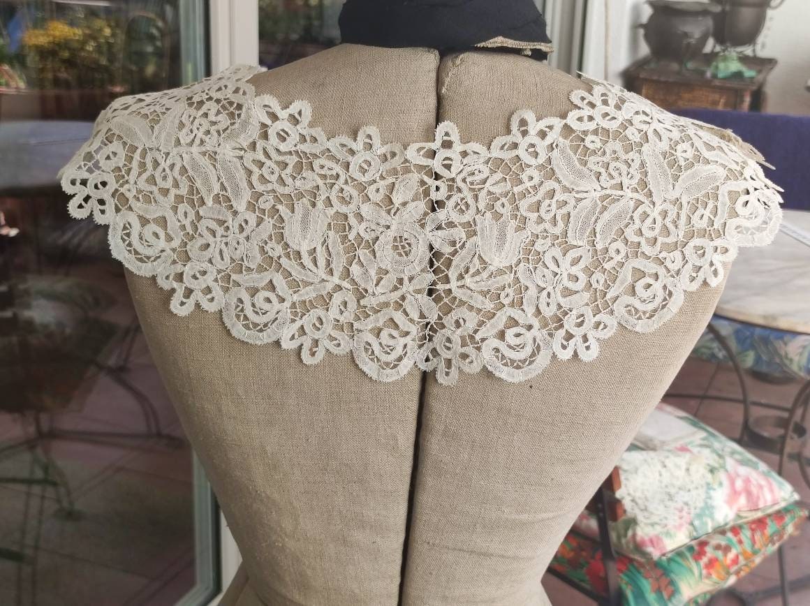 Antique Brussels Bobbin Lace Collar von Ragslinenandlace