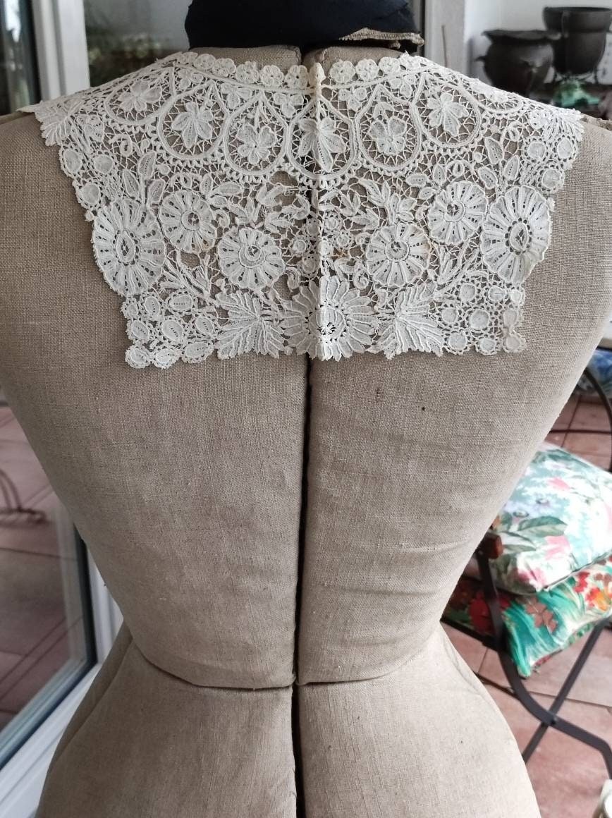 Antique Brussels Duchesse Bobbin Lace Collar von Ragslinenandlace