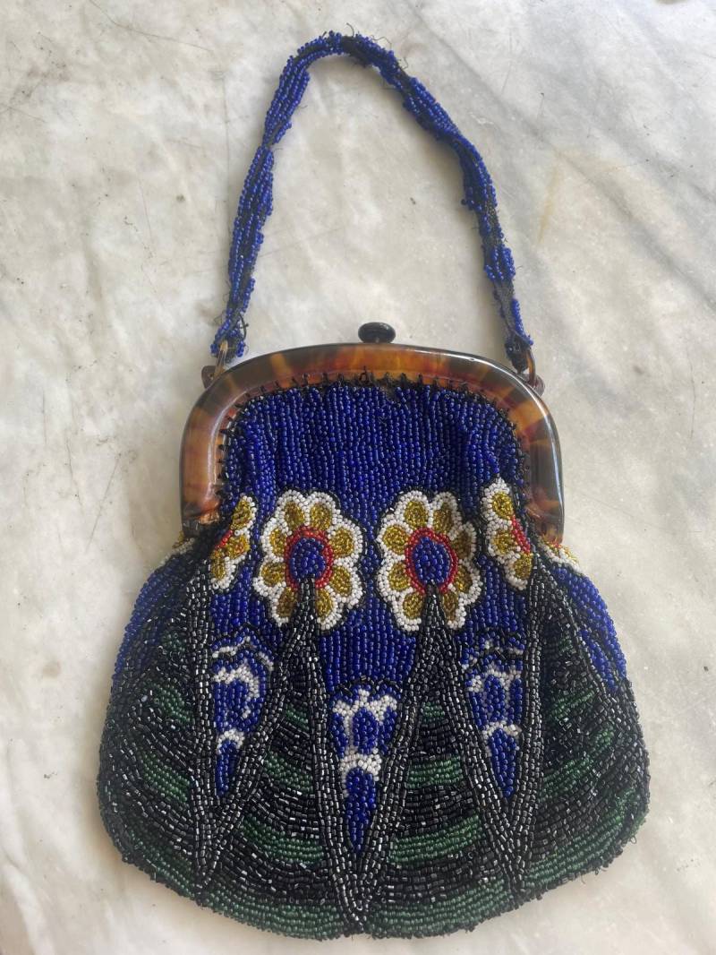 Antique Edwardian Blue Bead Flower Patterned Bag Antique Edwardian Blue Bead Flower Patterned Bag von Ragslinenandlace