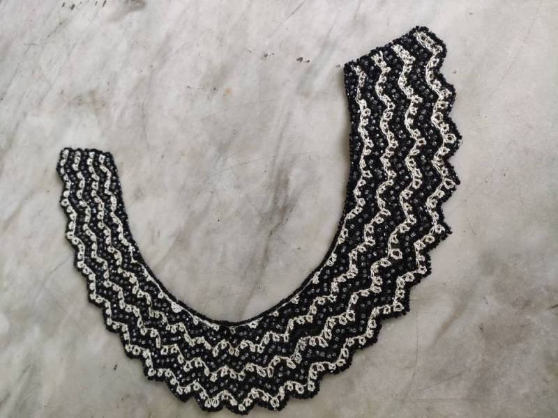 Art Deco Black & White Beaded Collar Art Deco Black & White Beaded Collar von Ragslinenandlace