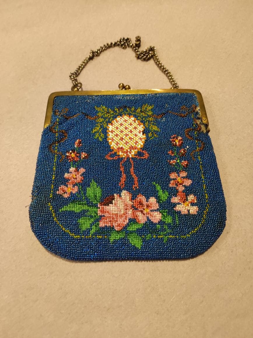 Late Victorian Beaded Easter Egg Bag von Ragslinenandlace