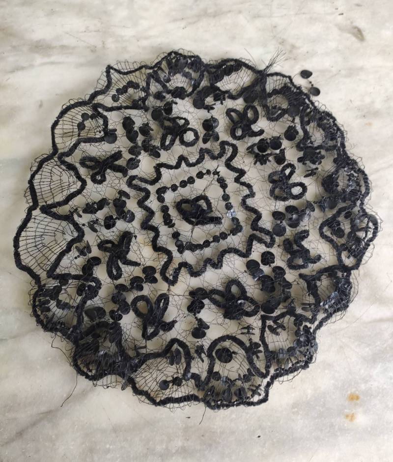 Victorian Sequinned & Chenille Embroidered Circle Victorian Sequinned & Chenille Embroidered Circle von Ragslinenandlace