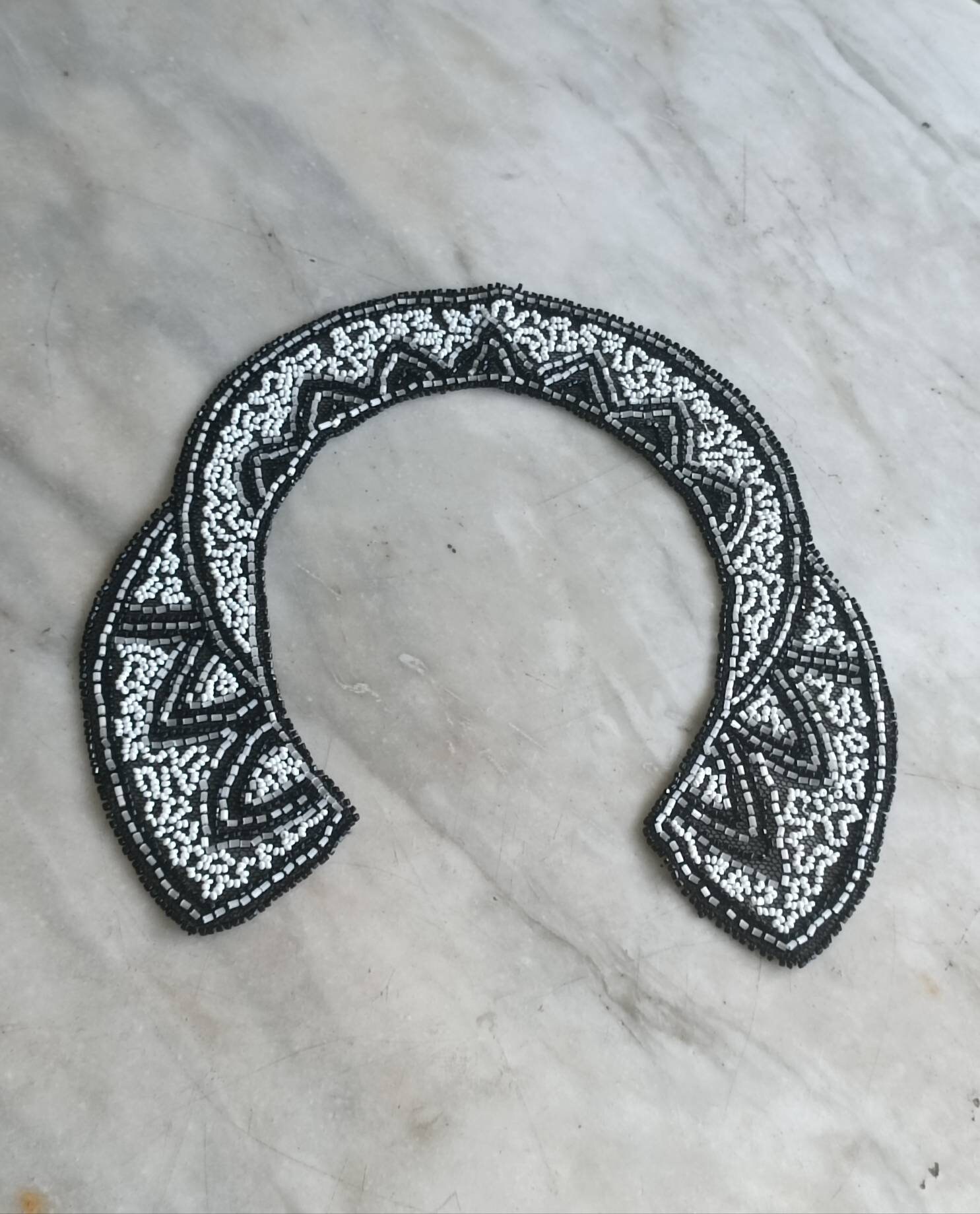 Vintage Black & White Beaded Collar von Ragslinenandlace