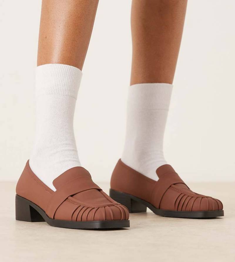 RAID Wide Fit - Aarvi - Loafer in Braun mit eckiger Zehenpartie, weite Passform von Raid Wide Fit