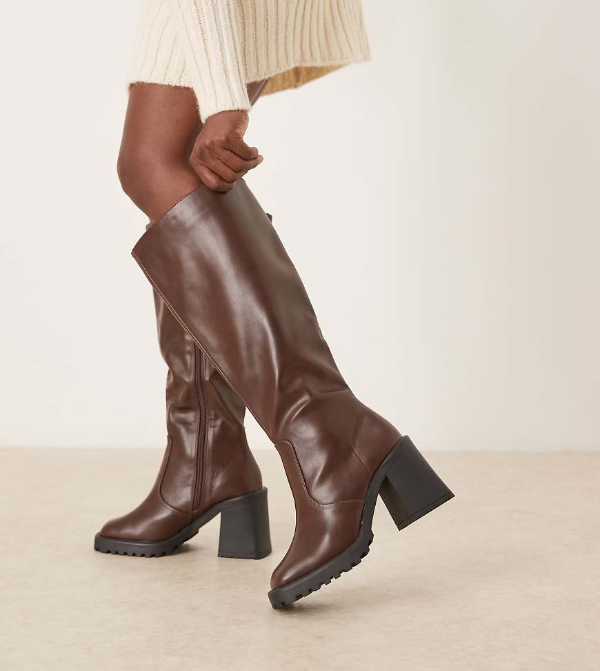 RAID Wide Fit - Adilah - Kniehohe Stiefel in Braun mit Blockabsatz, weite Passform-Brown von Raid Wide Fit
