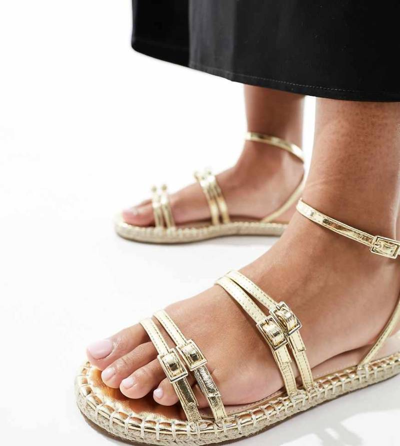 RAID Wide Fit - Elodiya - Flache Espadrilles-Sandalen in Gold, weite Passform-Goldfarben von Raid Wide Fit