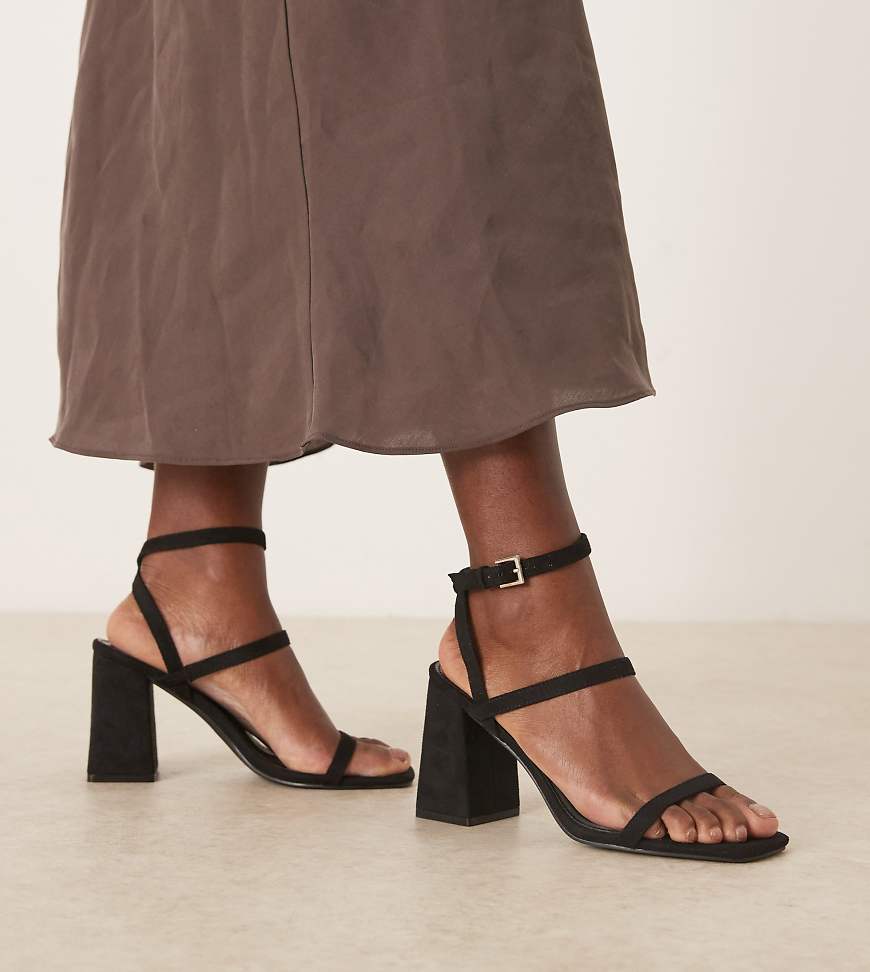 RAID Wide Fit - Jeeya - Sandalen aus Wildleder in Schwarz mit Blockabsatz, weite Passform von Raid Wide Fit