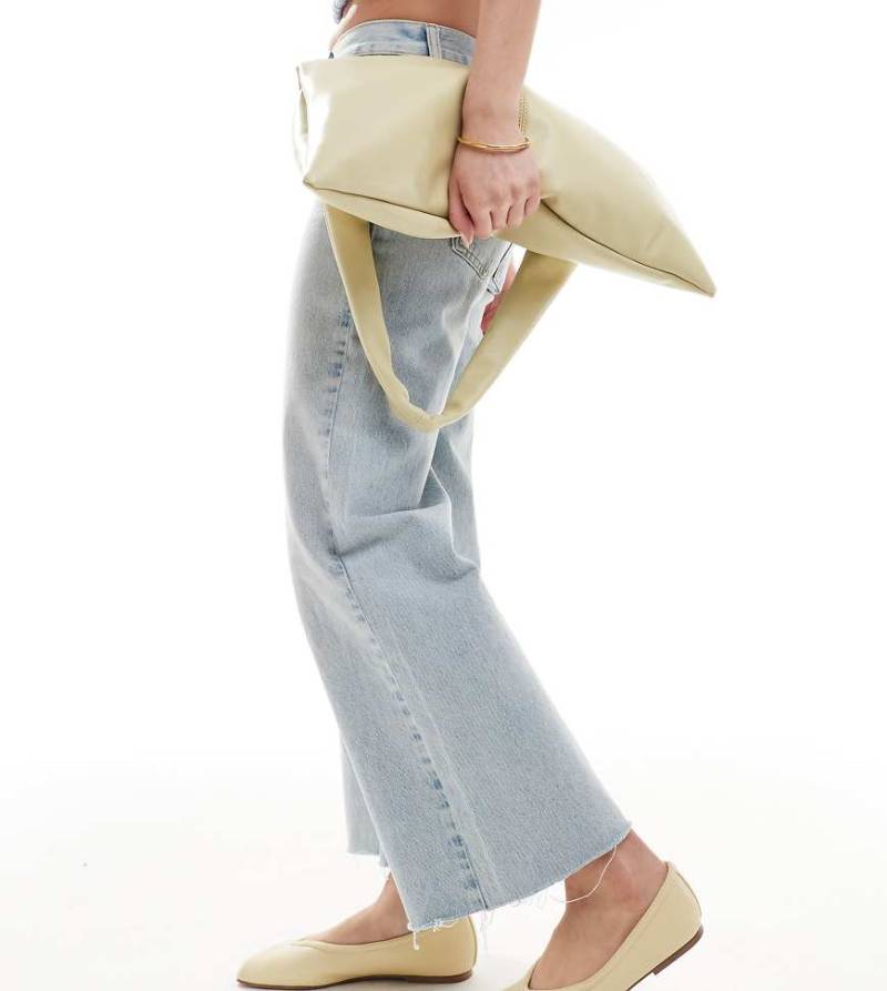 RAID Wide Fit - Maryana - Ballerinas in Buttergelb mit eckiger Zehenpartie, weite Passform von Raid Wide Fit