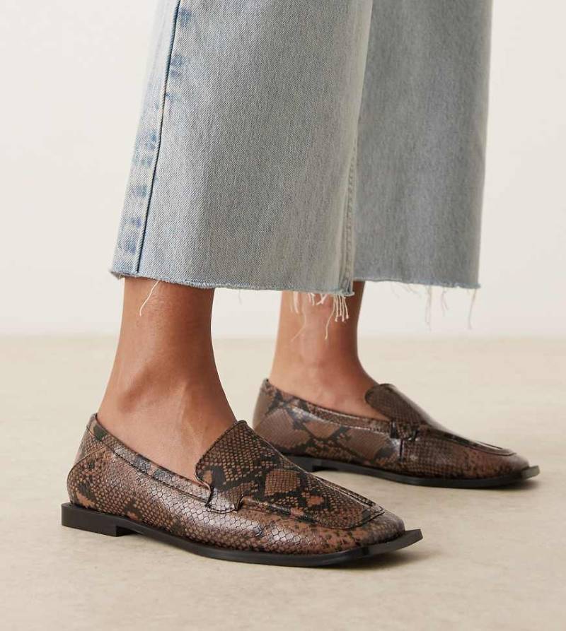 RAID Wide Fit - Neely - Loafer in Braun mit Schlangenmuster und eckiger Zehenpartie, weite Passform von Raid Wide Fit