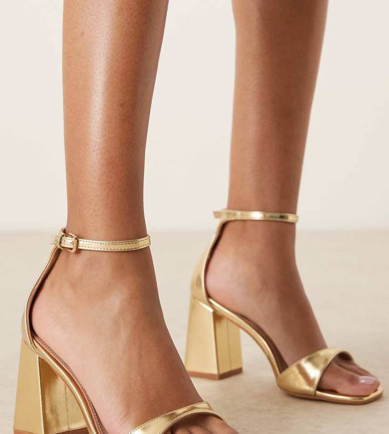 RAID Wide Fit - Niya - Sandaletten in Gold mit mittelhohem Blockabsatz, weite Passform-Goldfarben von Raid Wide Fit