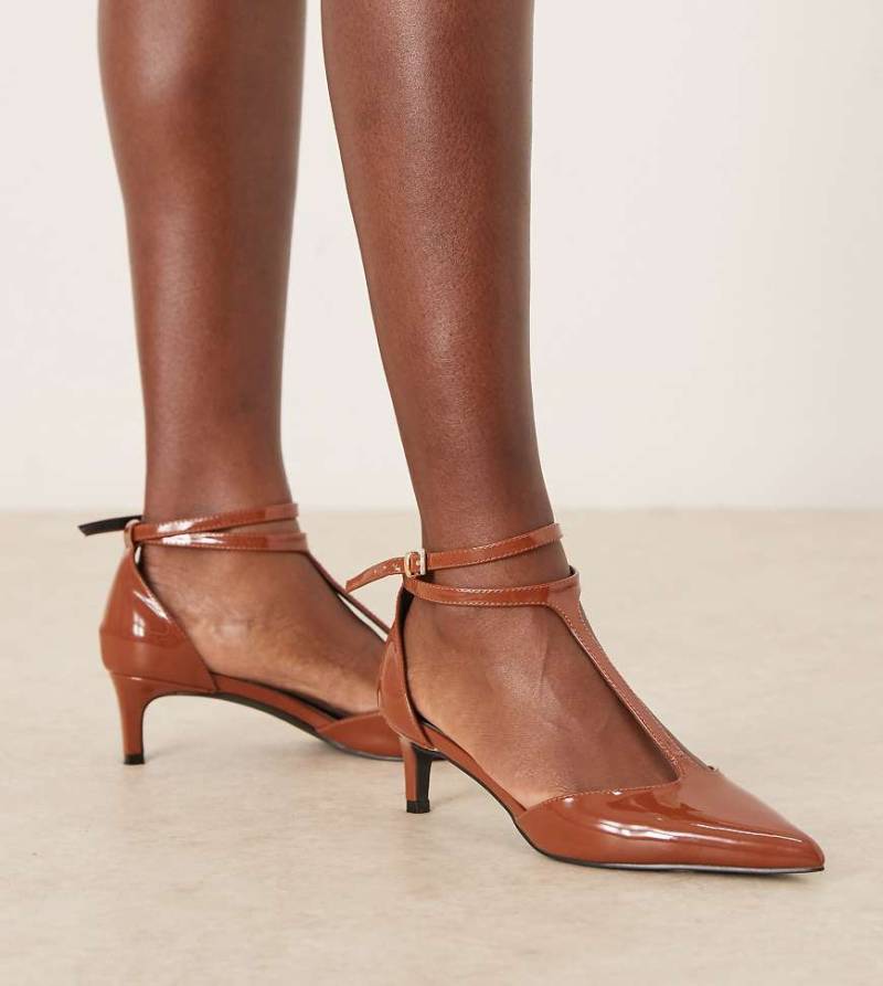 RAID Wide Fit - Tosha - Schuhe in Milchschokoladenbraun mit Lackoptik und Pfennigabsatz-Brown von Raid Wide Fit