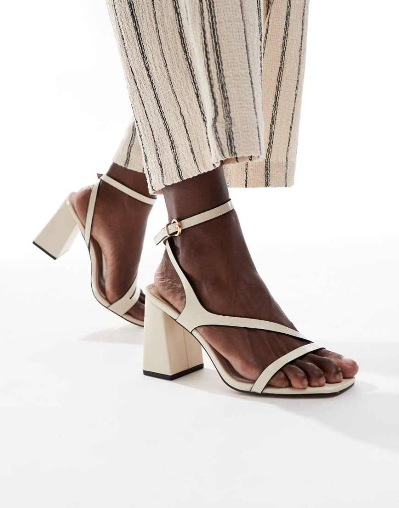 RAID - Aubrey - Sandalen aus PU in Wollweiß mit Blockabsatz von Raid