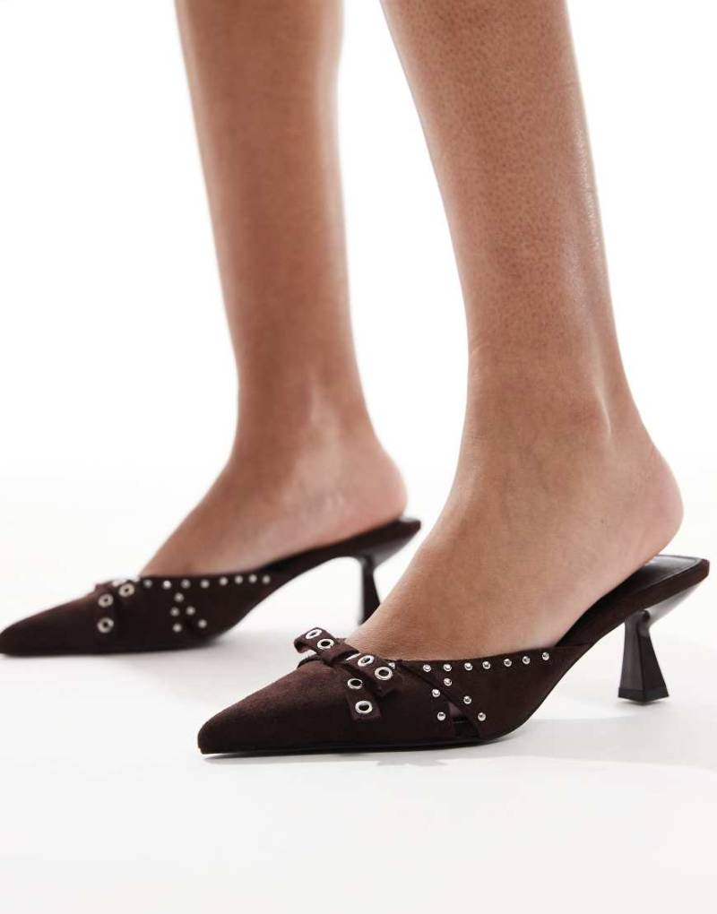 RAID - Tinsley - Mules in Schokobraun mit Kitten-Absatz und Schleife von Raid