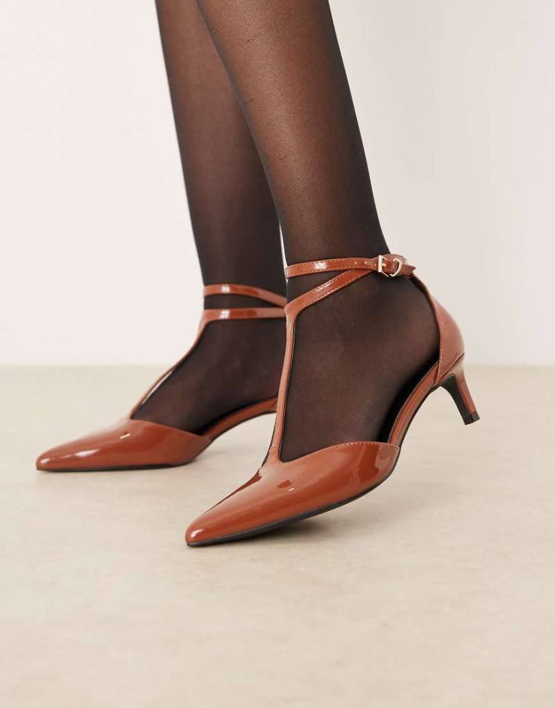 RAID - Tosha - Schuhe in milchschokoladenbrauner Lackoptik mit Kitten-Absatz-Brown von Raid