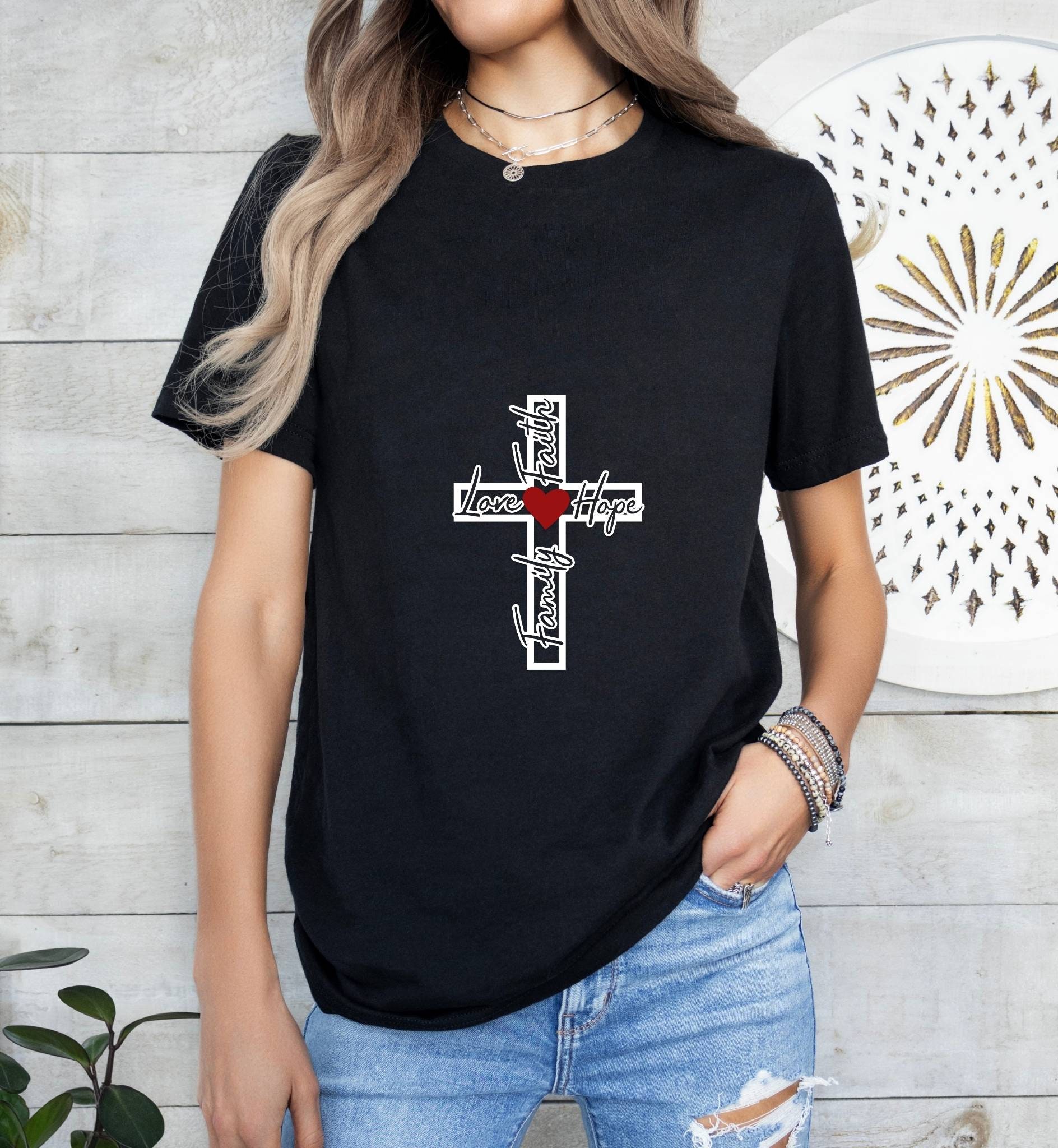 Familie Liebe Glaube Kreuz T-Shirt Inspirierendes Christliches Geschenk von RaidenGateDesign