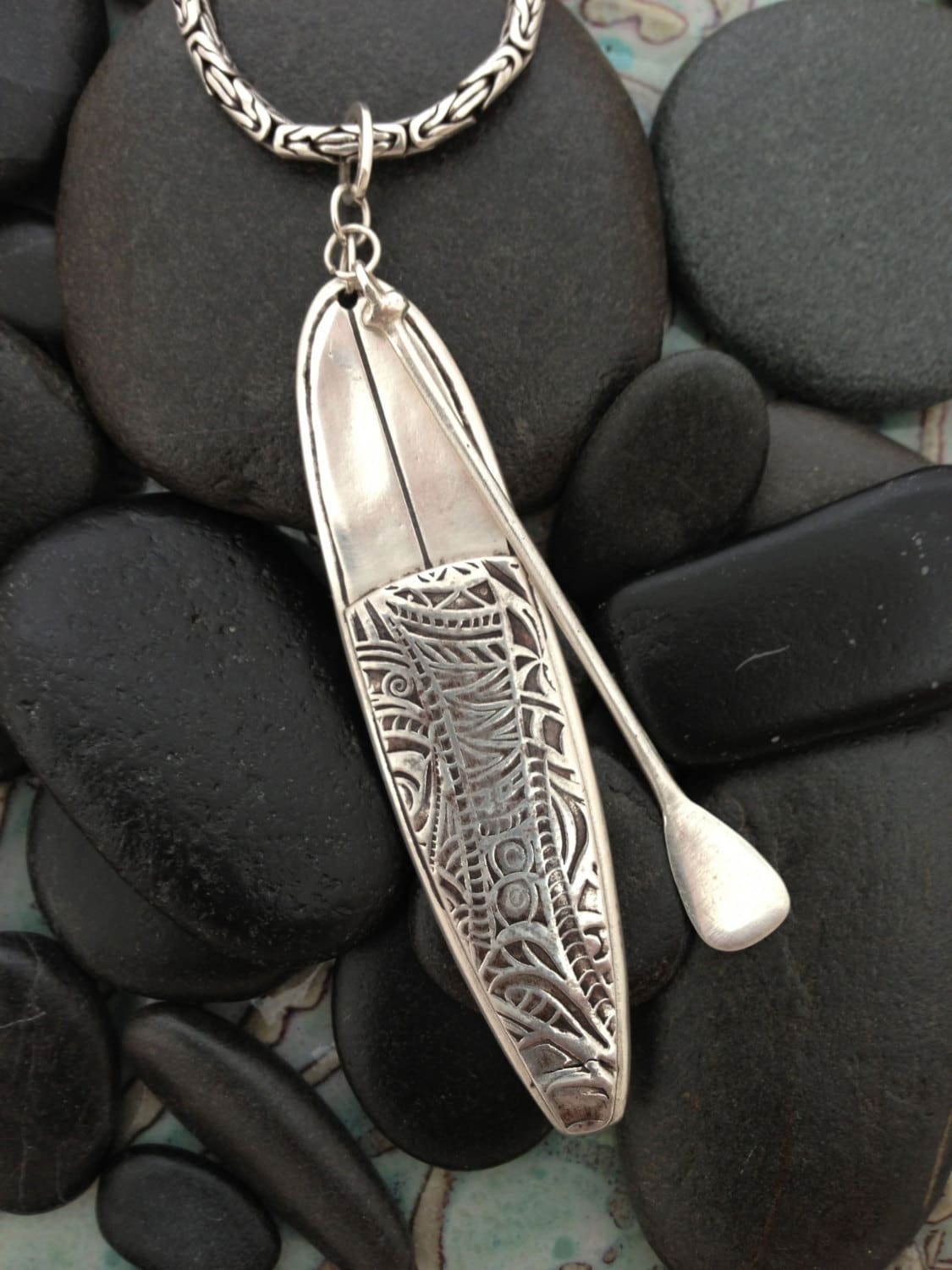 Handgemachte Sterling Silber Stand Up Paddle Board Mit Paddel-Anhänger, Sup-Anhänger, Sup-Geschenk, Geburtstag, Weihnachten Handgemachte Sterling Silber Stand Up Paddle Board Mit Paddel-Anhänger, Sup-Anhänger, Sup-Geschenk, Geburtstag, Weihnachten von RainDanceDesign