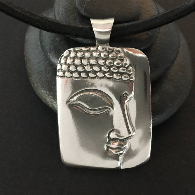 Schlafende Buddha Gesicht Anhänger Sterling Silber 3mm Lederband Schlafende Buddha Gesicht Anhänger Sterling Silber 3mm Lederband von RainDanceDesign