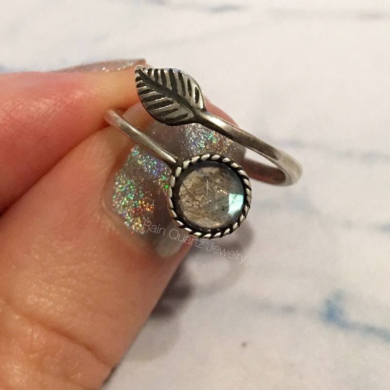 Labradorit Blatt Ring - Verstellbarer Silberfarbener Messing Boho Natur Schmuck Kristall von RainQuartzJewelry