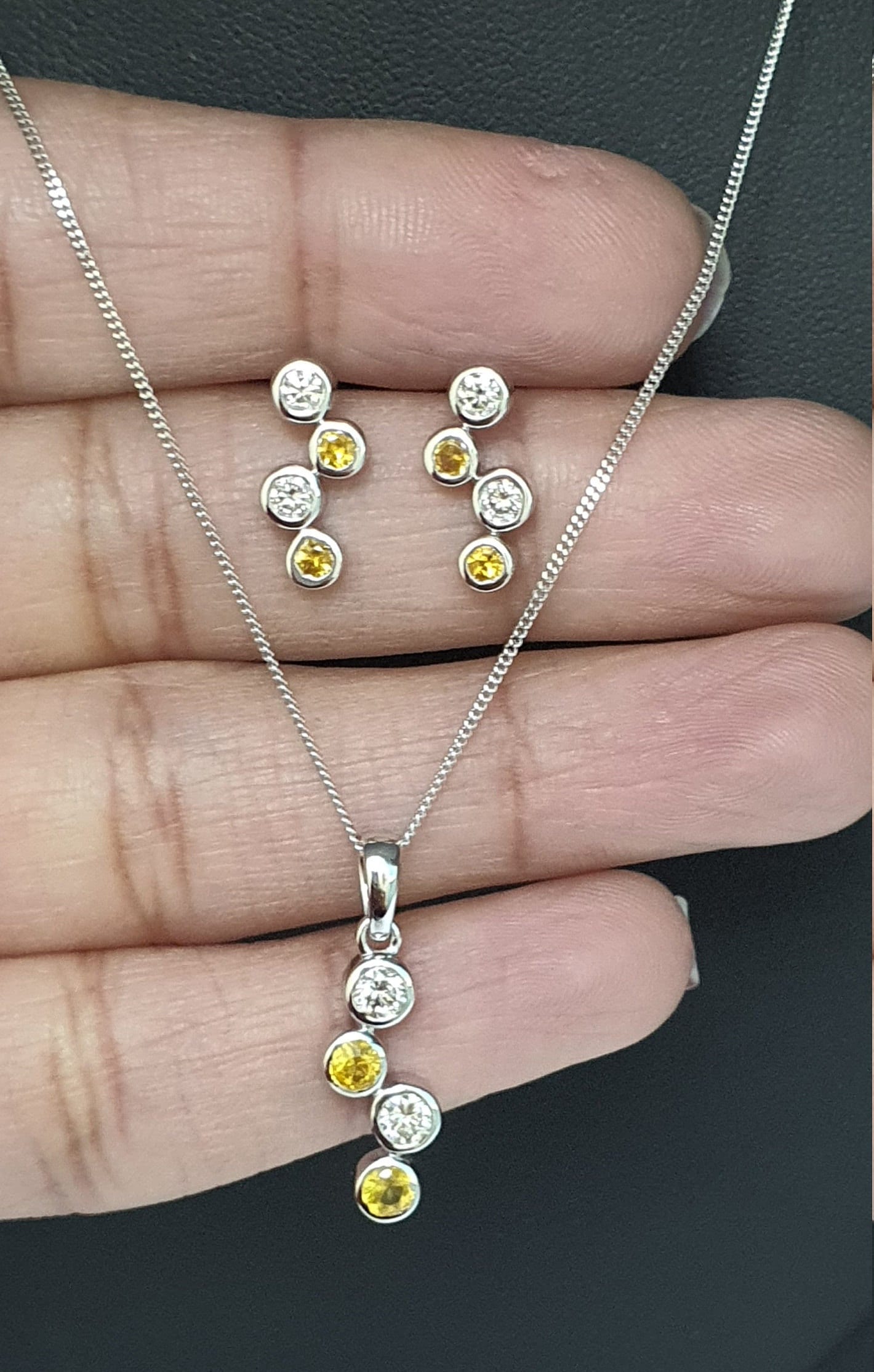 18K Weißgold Gelb Saphir & Diamanten Rubover Anhänger Ohrringe Kette 1, 20Cts von RainaJewels