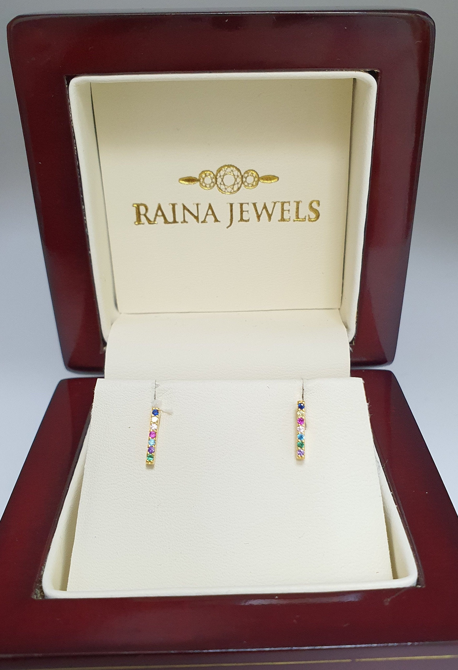 22K Gelbgold Multi Color Zirkonia Bar-Ohrstecker von RainaJewels