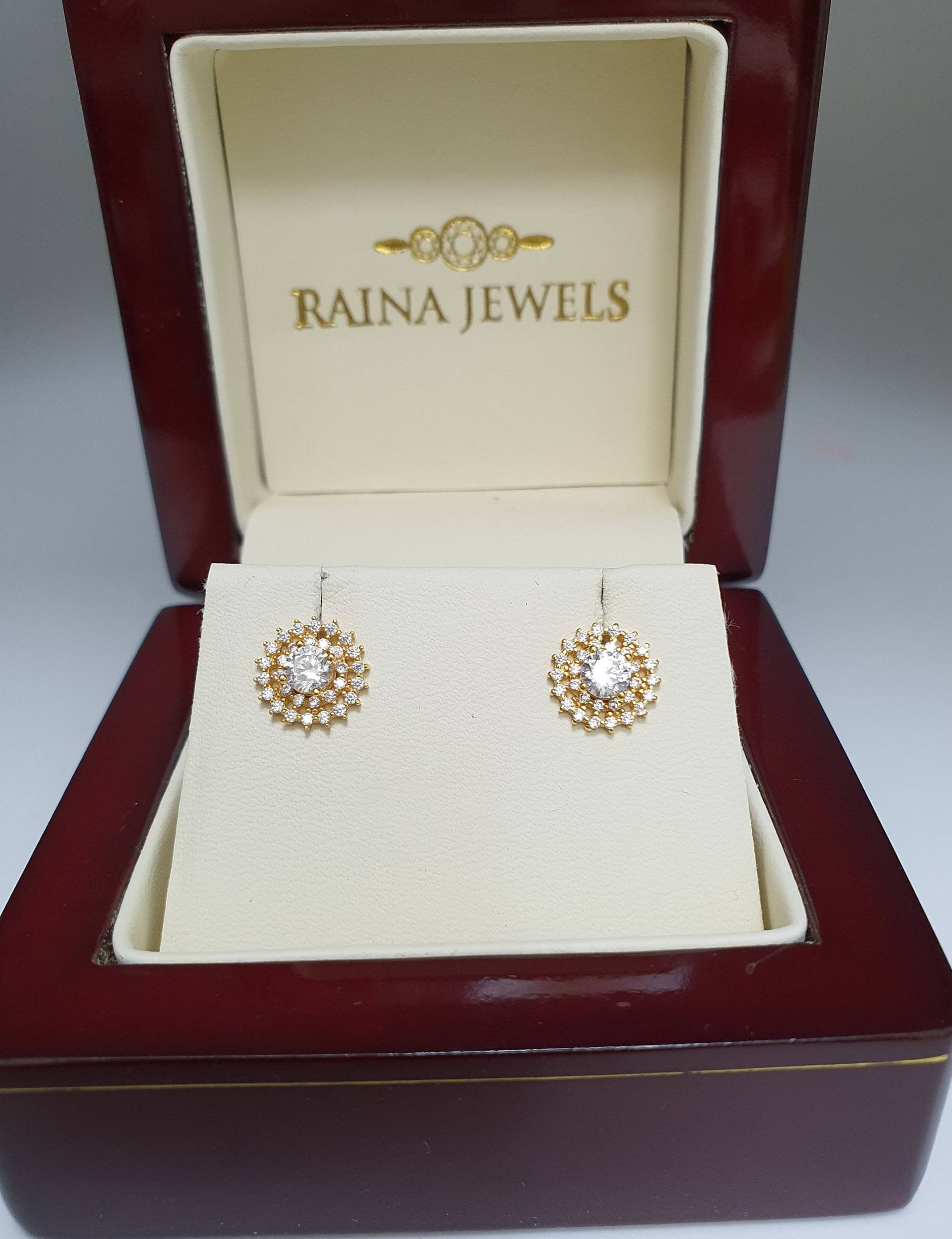 22K Gelbgold Runde Cluster Zirkonia Ohrstecker von RainaJewels