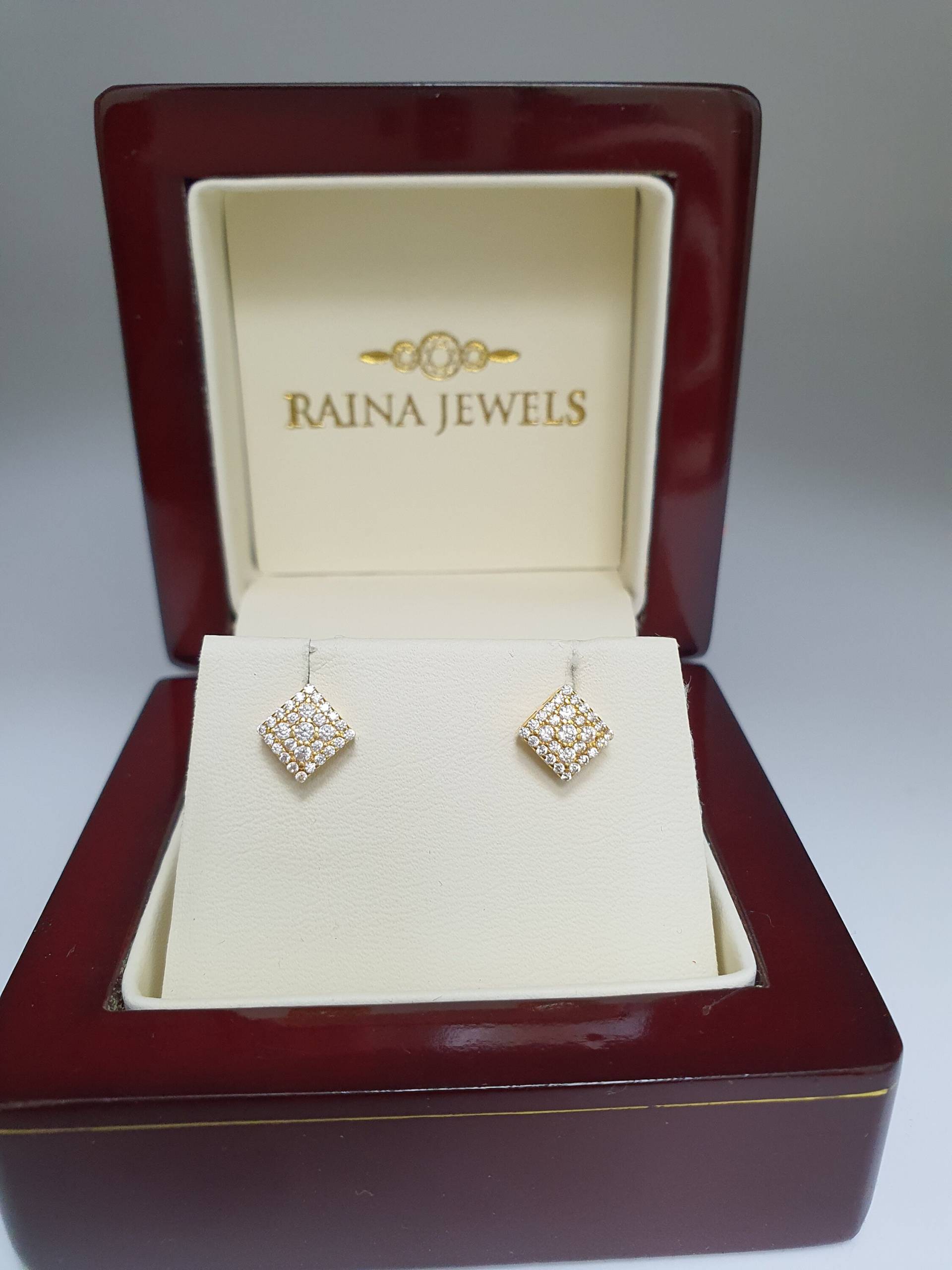 22K Gelbgold Zirkonia Runde Cluster Quadrat Ohrstecker von RainaJewels