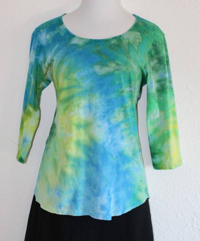 Ooak Blau, Grün Und Gelb, Handgefärbt, Groß, 3/4 Ärmel, Scoop Neck Shirt Ooak Blau, Grün Und Gelb, Handgefärbt, Groß, 3/4 Ärmel, Scoop Neck Shirt von RainboThreds