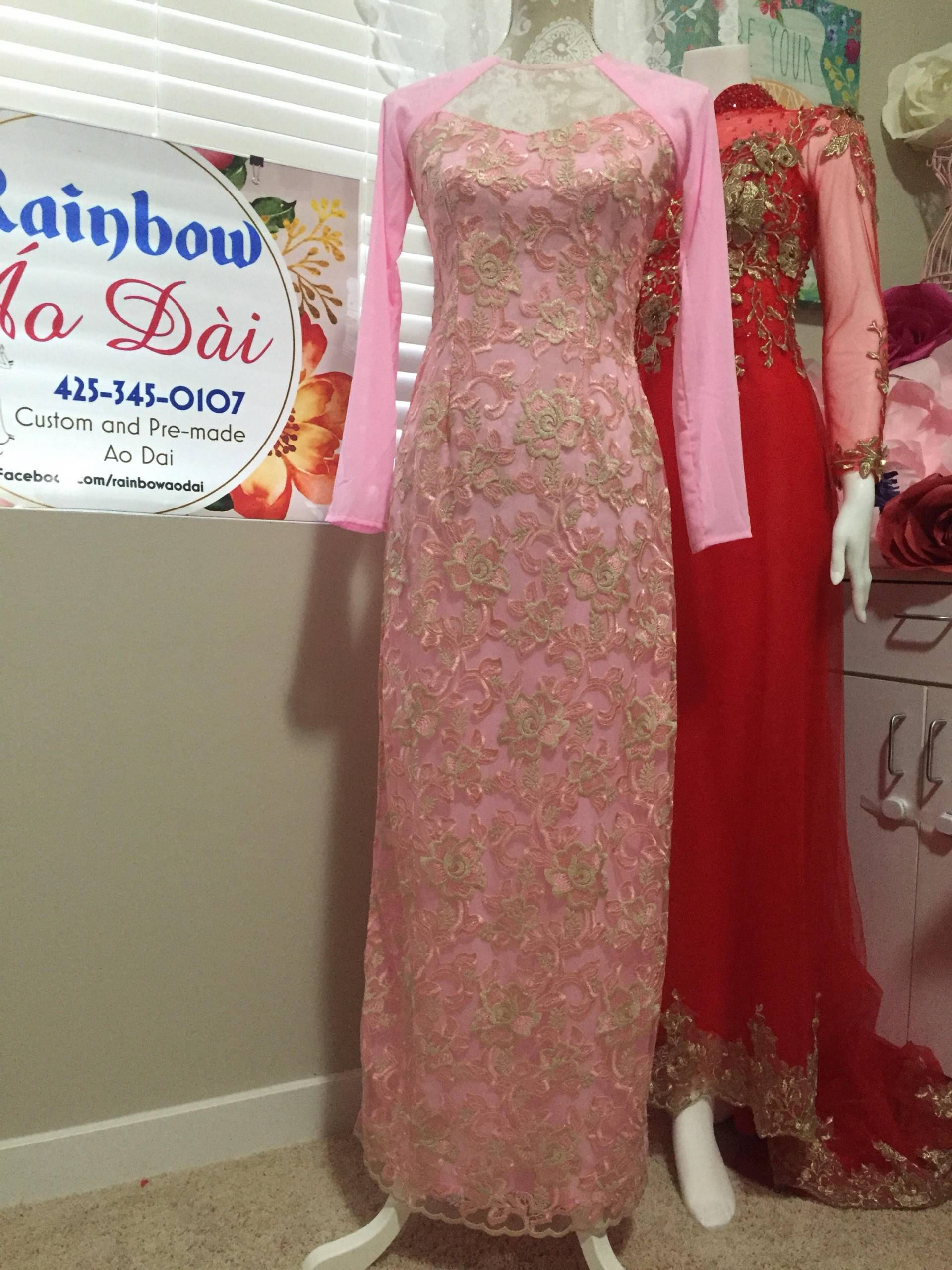 Wunderschöner Regenbogen Ao Dai - Weiche Spitze Ren Theu Wunderschöner Regenbogen Ao Dai - Weiche Spitze Ren Theu von RainbowAoDai