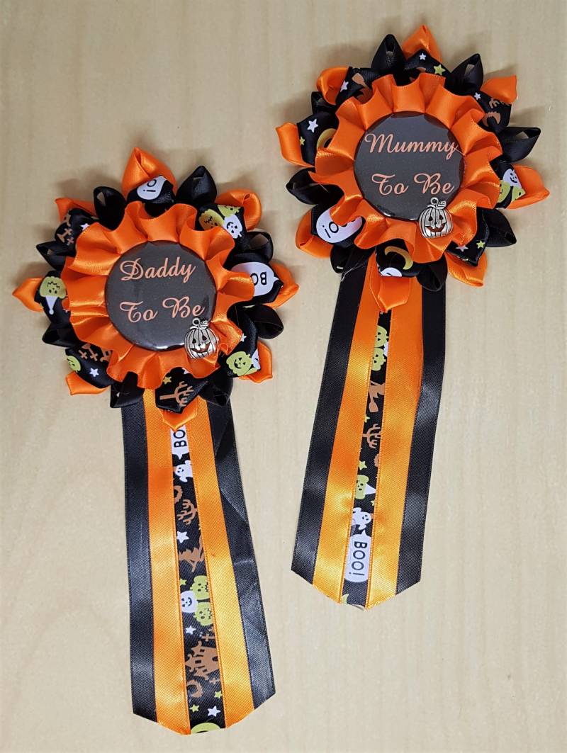 Halloween Mum To Be Dad Rosette Oder Corsage, Usa Kunden Lesen Bitte Unten Halloween Mum To Be Dad Rosette Oder Corsage, Usa Kunden Lesen Bitte Unten von RainbowCraftsBySandy