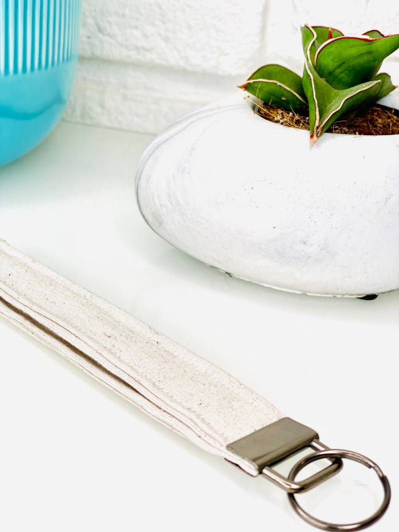 Natürliches Leinen Schlüsselanhänger Armband Umweltfreundliches Nickel Lanyard von RainbowDaddy