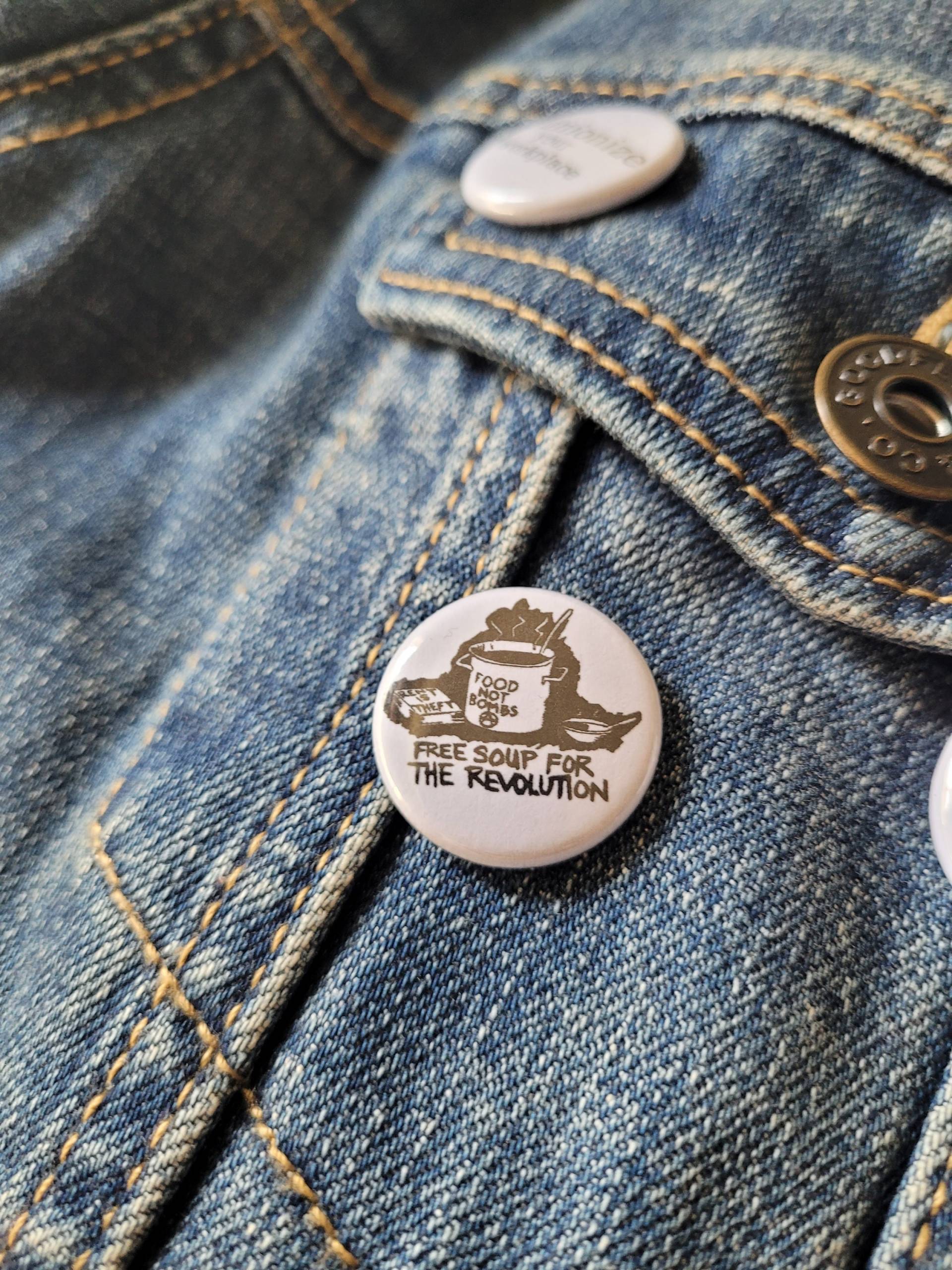 Free Soup Für Den Revolution Small Oder Large Button Free Soup Für Den Revolution Small Oder Large Button von RainbowDistribution