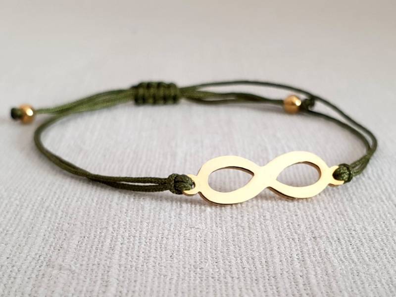 Infinity Armband Edelstahl Goldfarbig in Geschenkverpackung, Zart Und Filigran Olivgrün Oder Wunschfarbe Große Farbauswahl Größenverstellbar von RainbowFairground