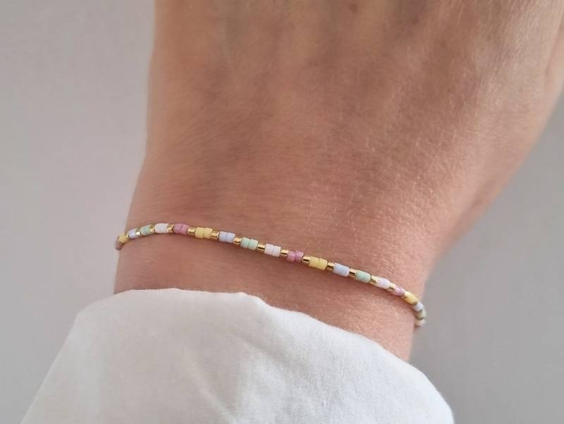 Zartes Armband Mit Miyuki Perlen in Geschenkverpackung, Größenverstellbar von RainbowFairground