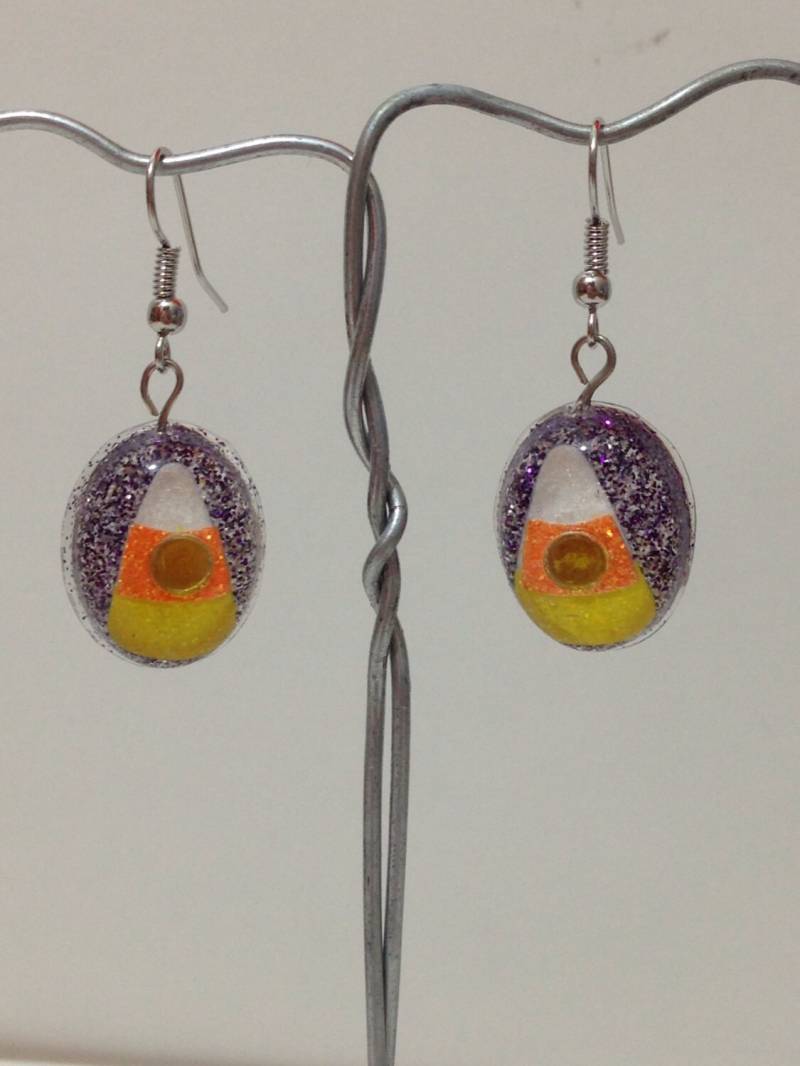 Halloween Candy Corn Floating Oval Resin Ohrringe von RainbowFishWorks