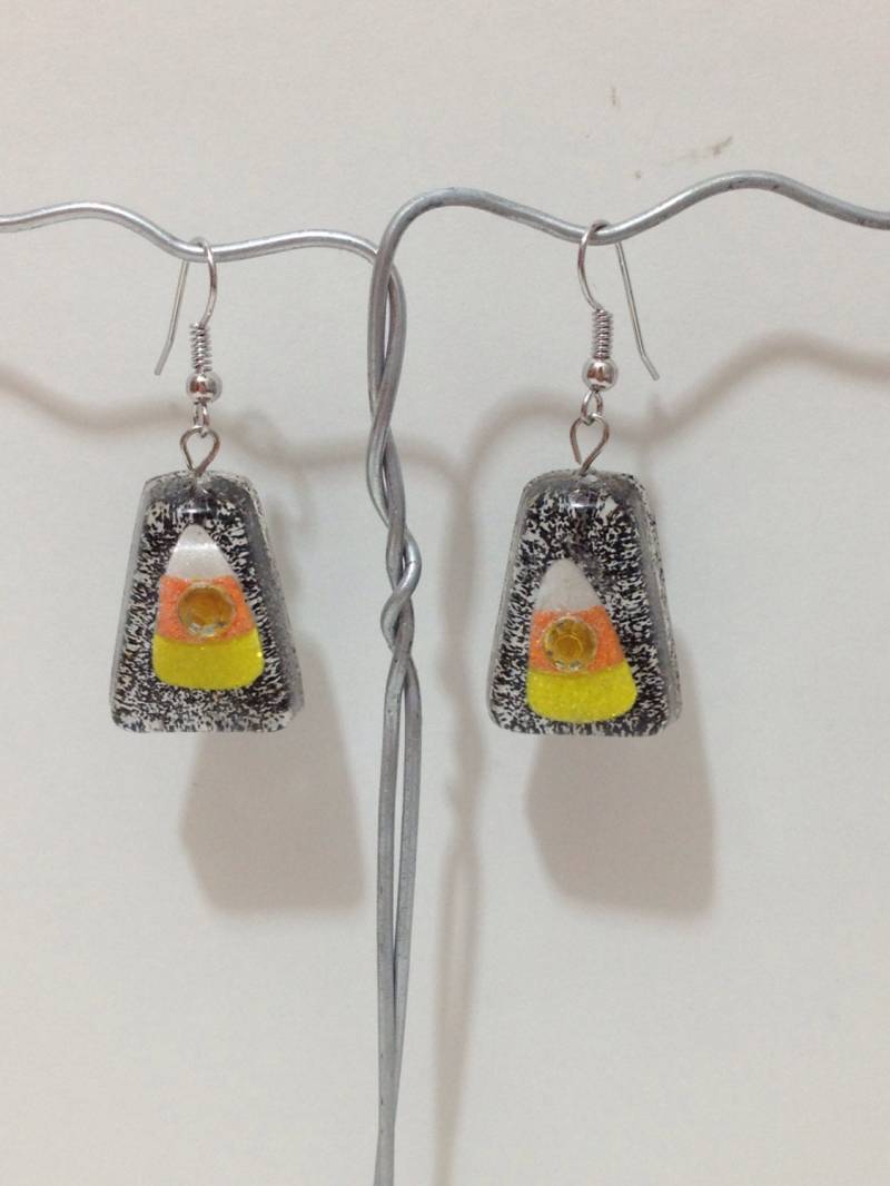 Halloween Candy Corn Floating Trapezoid Resin Ohrringe von RainbowFishWorks