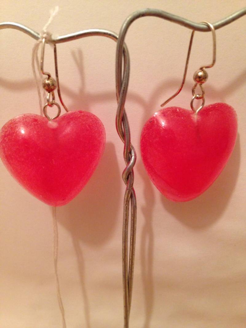 Rosa Harz Herz Ohrringe von RainbowFishWorks