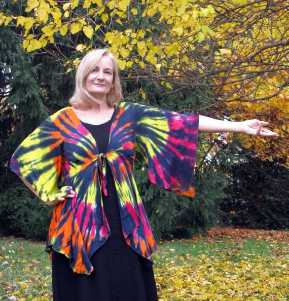 Handgefärbte Faeriejacke in Flamme Oder Buntglas von RainbowMoonTieDye
