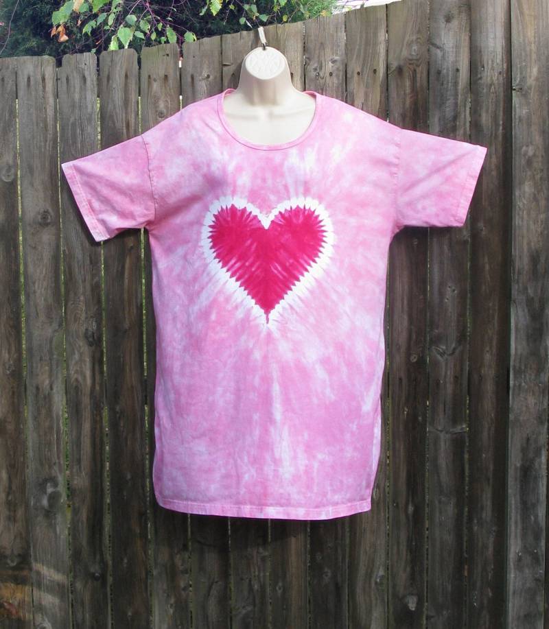 Rosa Herz Batiken Schlaf T-Shirt, Kleid Oder Strand Cover-Up von RainbowMoonTieDye