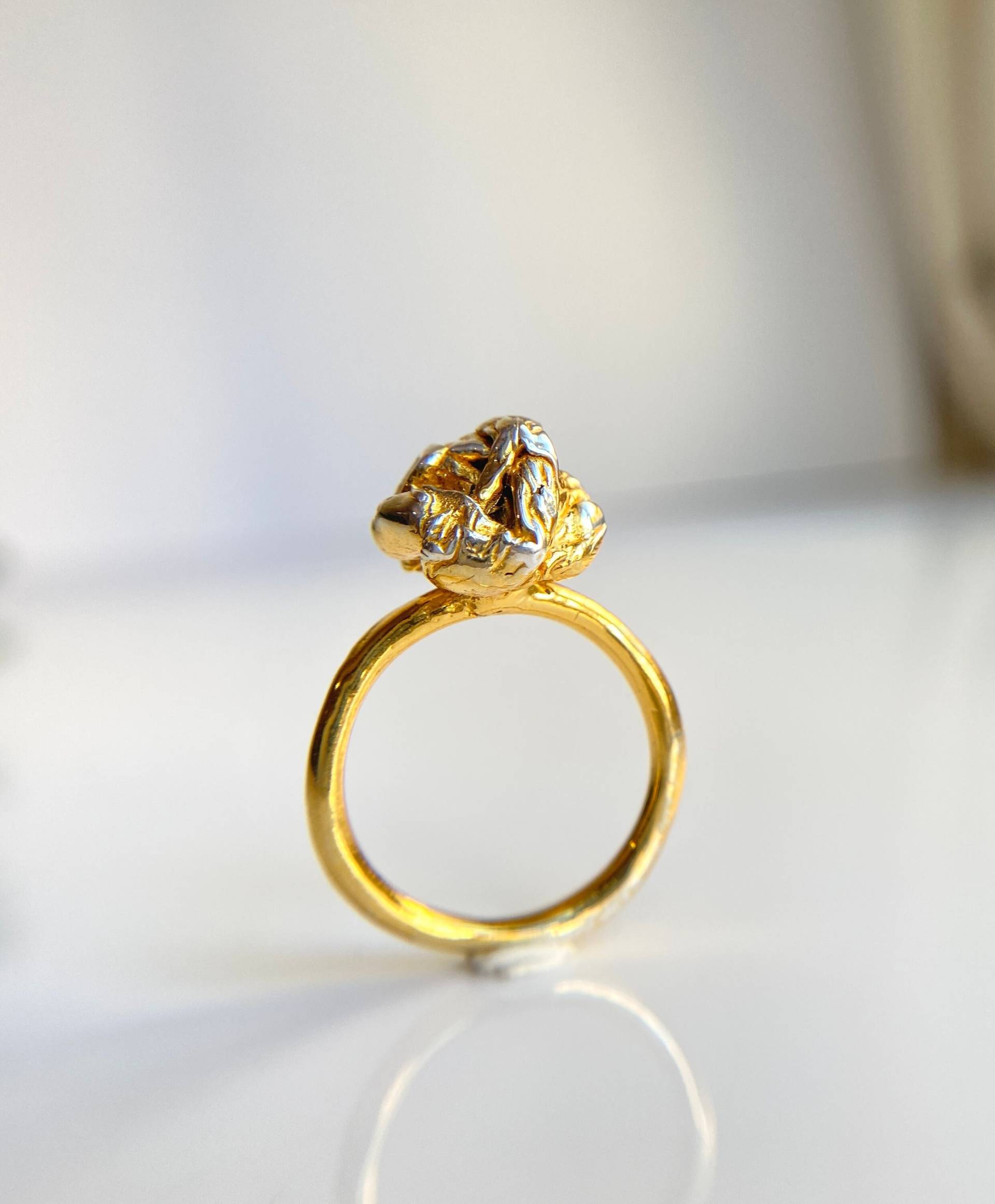 Goldener Berg Nugget Ring , Einzigartiges Strukturiertes Gold-Silber-Band, Inspiriert Von Natürlichem Golderz Goldener Berg Nugget Ring , Einzigartiges Strukturiertes Gold-Silber-Band, Inspiriert Von Natürlichem Golderz von RainbowOfBijou